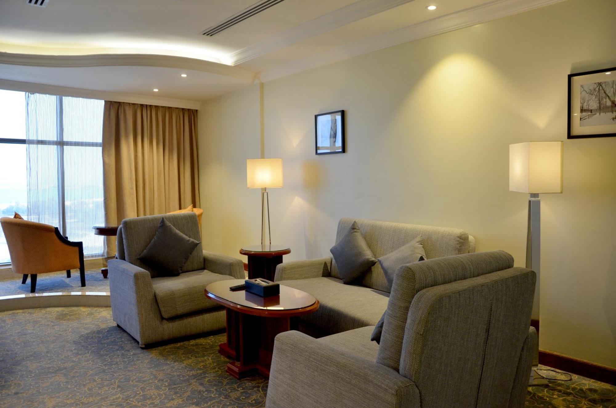 皇冠大厦酒店 Al Al Jubail 外观 照片
