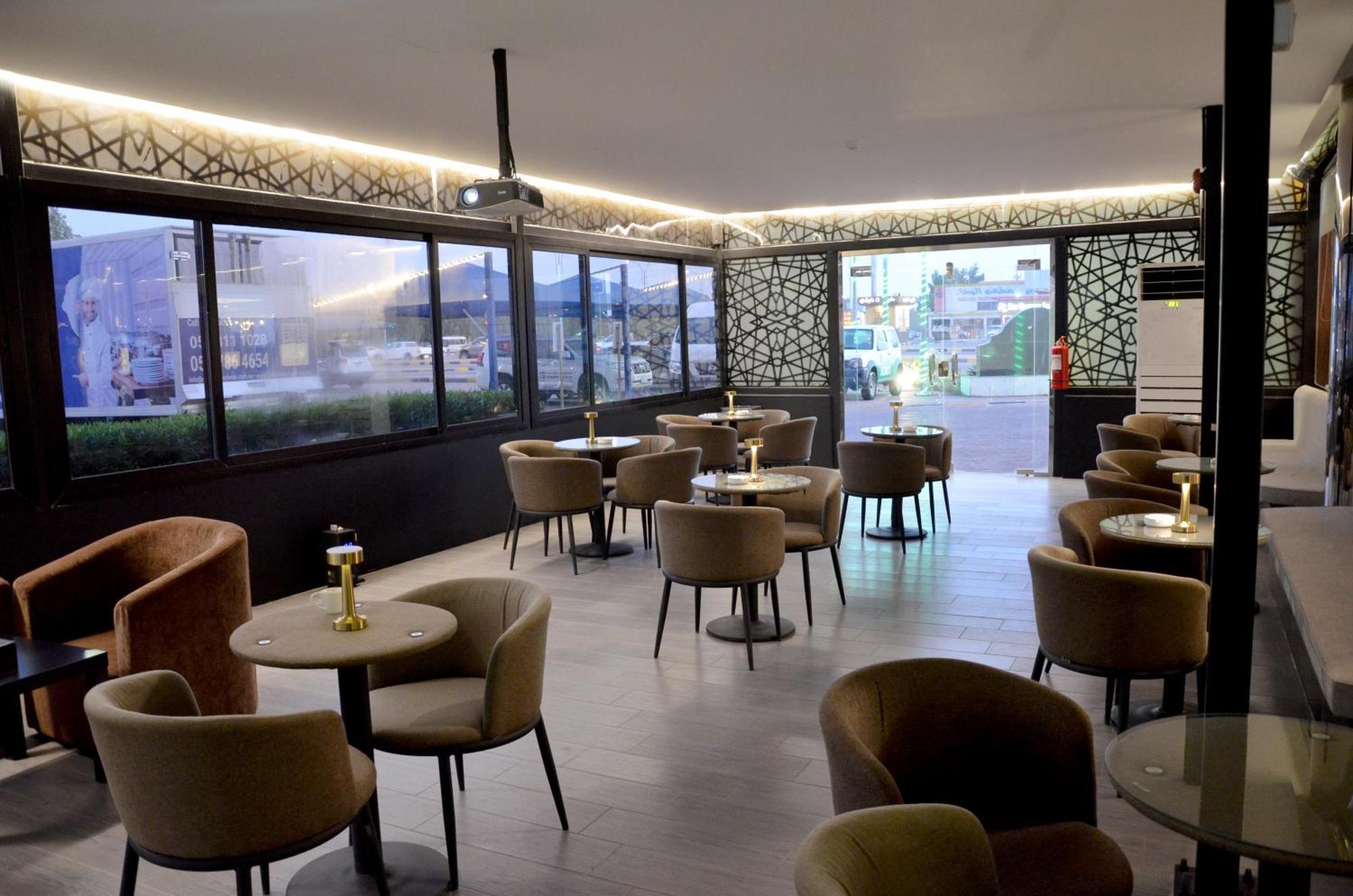 皇冠大厦酒店 Al Al Jubail 外观 照片