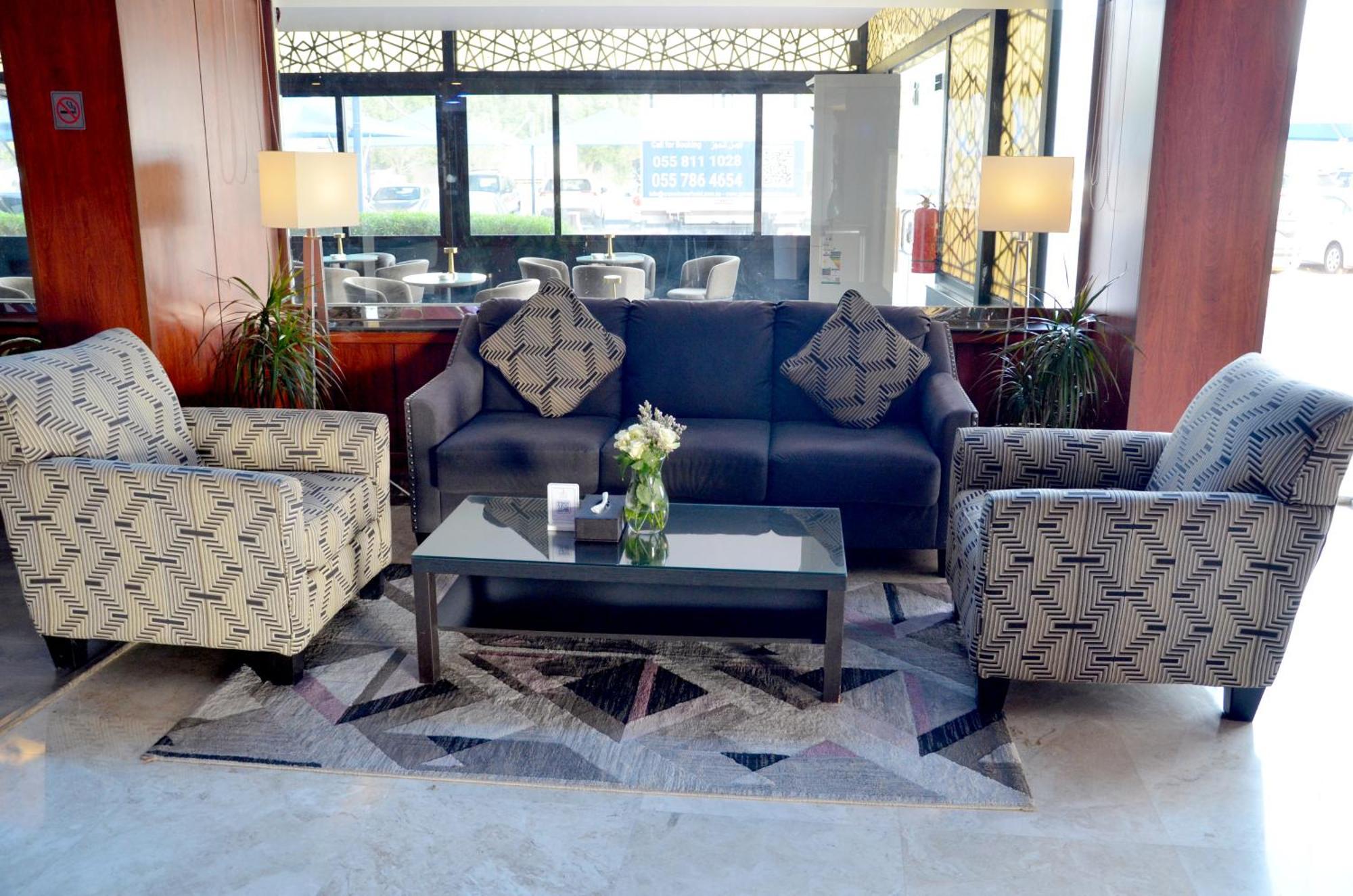 皇冠大厦酒店 Al Al Jubail 外观 照片