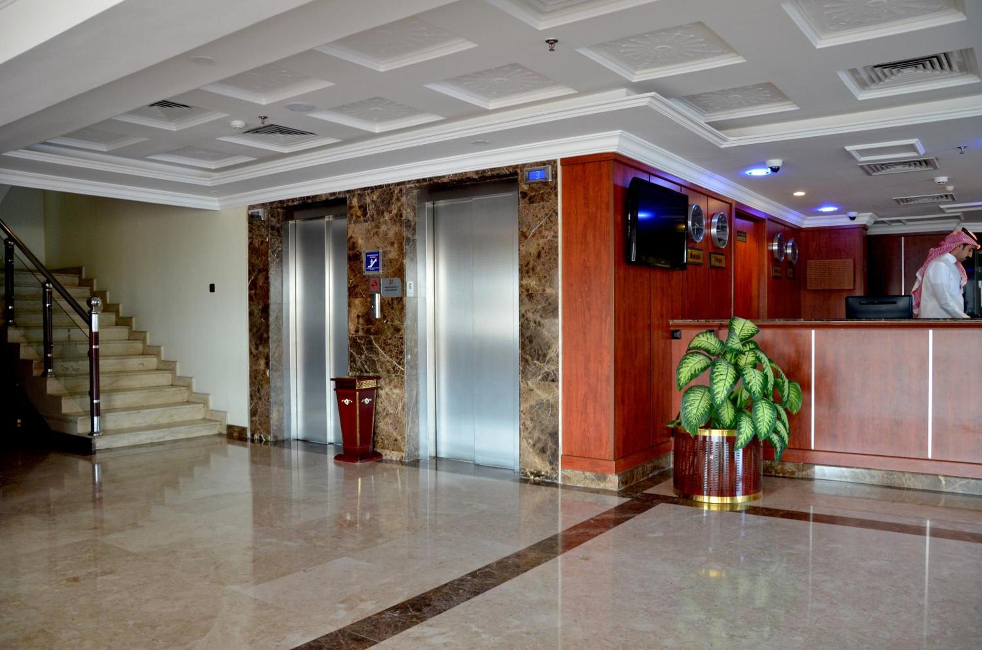 皇冠大厦酒店 Al Al Jubail 外观 照片